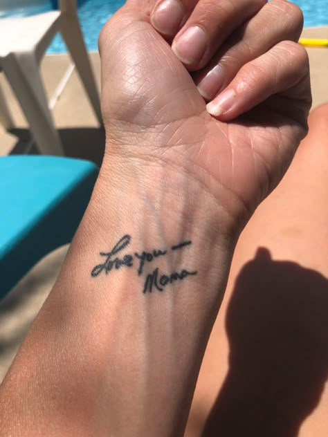 Note From Mom Tattoo, Mom Script Tattoo, Mother Handwriting Tattoo, Parents Writing Tattoo, Mom Writing Tattoo, Mom Handwriting Tattoo Ideas, Mom Word Tattoo, Mom Signature Tattoo, Mom Handwriting Tattoo