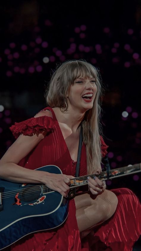 Taylor Swift Taylor Swift Era, Taylor Swift Best Pictures, Taylor Swift Wallpaper Red, Taylor Swift Red Taylor's Version, Red Taylor Swift, Taylor Swift Images, Taylor Swift Pics, Photos Of Taylor Swift, Taylor Pics