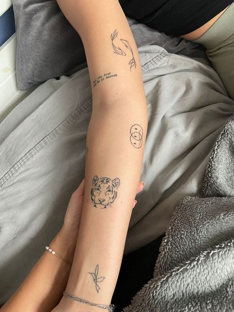 Discomfort Tattoo, Maching Tattoos, Small Girly Tattoos, Small Pretty Tattoos, Petite Tattoos, Classy Tattoos, Discreet Tattoos, Girly Tattoos, Subtle Tattoos