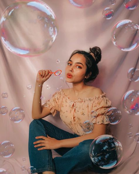 Bubble Self Portrait, Bubble Portrait, Bubbles Photoshoot, Bubble Photoshoot, Pastel Photoshoot, Bubble Photography, Quinceañera Photoshoot, Baddie Goals, Bubble Photo