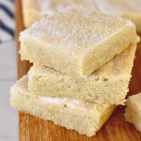 Cinnamon Sugar Shortbread Bars, Shortbread Squares Recipe, Shortbread Cookie Bars Recipes, Shortbread Recipes Best, Shortbread Bar Cookies, Square Pan Recipes, Tray Bakes Desserts, Short Bread Recipes Easy, Short Bread Bars