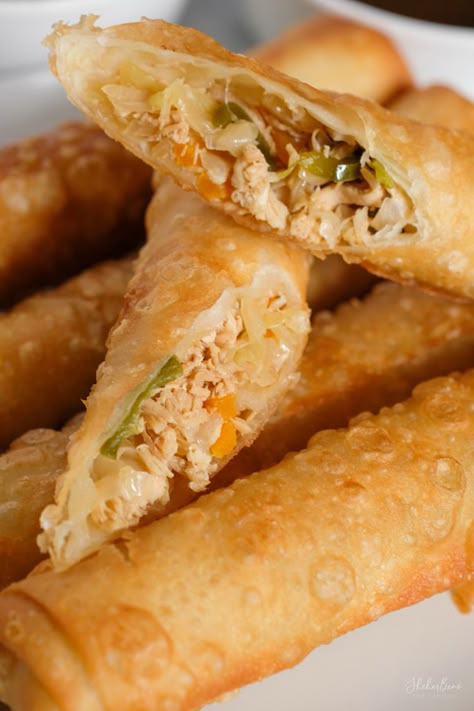 Asian Spring Rolls Recipes, Chicken Spring Roll Recipe, Asian Spring Rolls, Make Spring Rolls, Chicken Spring Roll, Chicken Spring Rolls, Vegetable Spring Rolls, Leftover Chicken Recipes, Rolls Easy