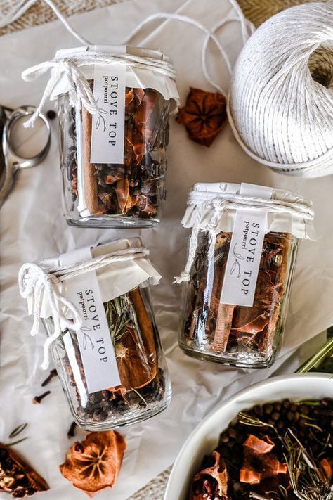 An easy handmade Christmas gift // stovetop potpourri | boxwoodavenue.com Stove Top Potpourri, Potpourri, Stove Top, Handmade Christmas, Twine, Stove, Christmas Gift, Herbs, Yarn