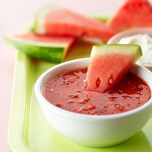 Watermelon Soup with Fresh Mint. Serve this refreshing soup as an appetizer instead of a salad. Watermelon Soup, Cold Soups, Fruit Soup, Chilled Soup, Summer Soup, Cold Soup, Watermelon Salad, Fresh Watermelon, Watermelon Recipes