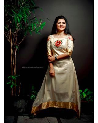 Instagram Onam Dress, Onam Outfits, Long Gown Design, Simple Frocks, Ethnic Gown, Churidar Designs, Traditional Dresses Designs, Simple Kurta Designs, Simple Kurti Designs