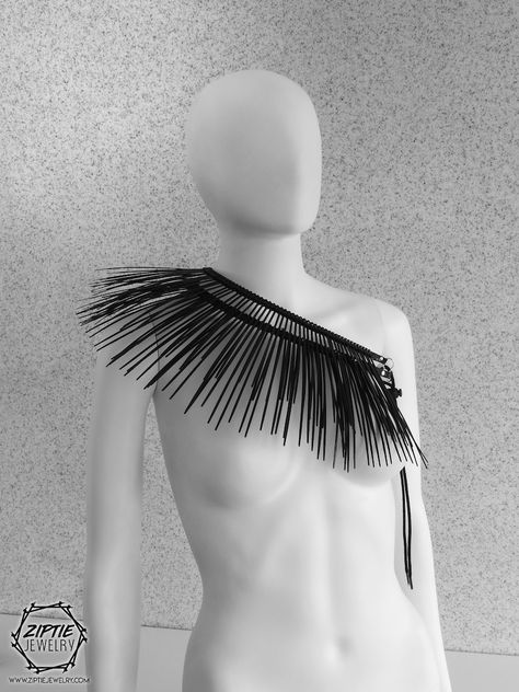 Shoulder Necklace / Fringe Shoulder Pads / Spikes Arm Necklace - Etsy Australia Shoulder Jewellery, Shoulder Chain Jewelry, Futuristic Party, Bloom Fashion, Shoulder Jewelry, Shoulder Necklace, Fringe Necklace, Bare Shoulders, Tie Styles