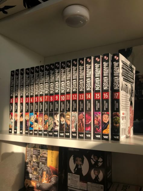 Jujutsu Kaisen Manga Collection, Jjk Manga Collection, Jujutsu Kaisen Manga Book, Manga Shelf Ideas, Manga Shelves, Manga Box Sets, Manga Shelf, Books Manga, Jujutsu Kaisen Manga