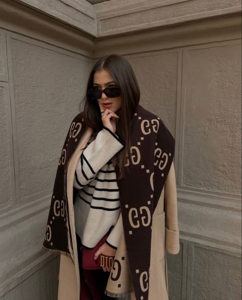 Autumn mood vibes outfit idea gucci scarf pastel look ootd old money style fashion beauty warm colours Gucci Scarf Outfit, Outfits For December, Gucci Sneakers Outfit, Scarf Outfit Ideas, Gucci Bags Handbags, Old Money Fall, Gucci Sneaker, Autumn Fashion Trends, Scarf Gucci