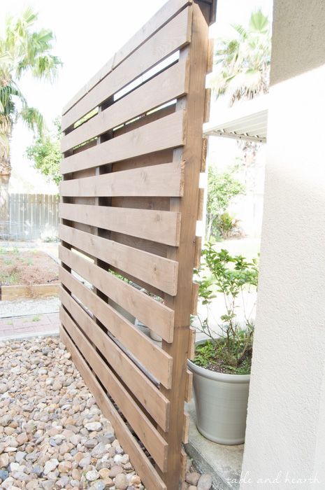 Beautiful!! How to build a DIY privacy wall to polish off your outdoor space and provide needed privacy. www.tableandhearth.com Privacy Wall Outdoor, Cheap Privacy Fence, Diy Patio Ideas, Diy Privacy Fence, Diy Privacy Screen, Privacy Fence Ideas, Privacy Wall, Wall Outdoor, Privacy Fence Designs