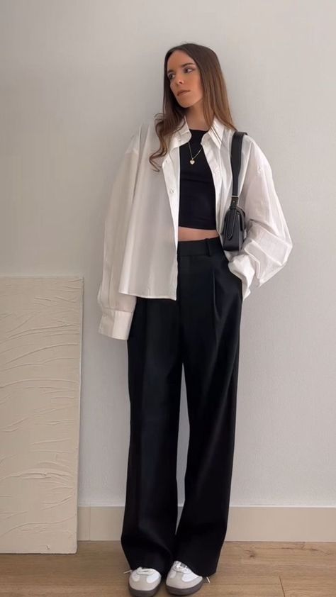 Cargo Office Outfit, Outfits Aesthetic Summer 2024, Outfit For College Girl, White Shirt Black Pants Outfit Woman, Black Dress Pants Outfit Casual, Uni Outfit Ideas Summer, Uni Looks Outfits, Summer Uni Outfits, Casual Black And White Outfits