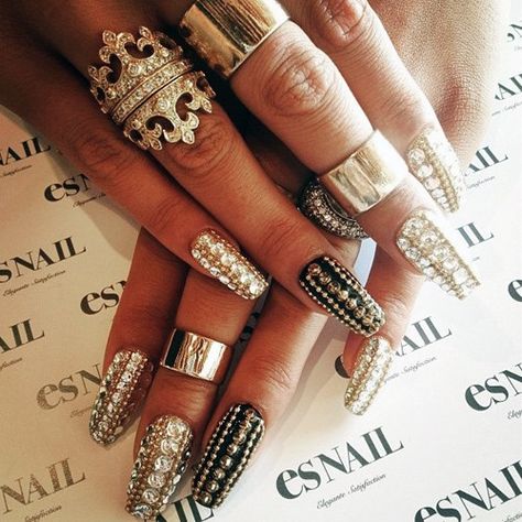 Bling Nails Black, Gold Nail Polish Designs, Egypt Nails, Nails With Purple, Nails Black Women, French Nails Glitter, Goddess Nails, Ongles Bling Bling, Black Gold Nails