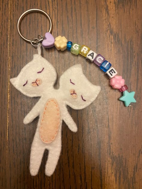 Felt Keychain, Cute Sewing Projects, Sewing Stuffed Animals, Craft Night, Crafty Craft, Craft Time, Cute Crafts, Felting Projects, Crafts To Do