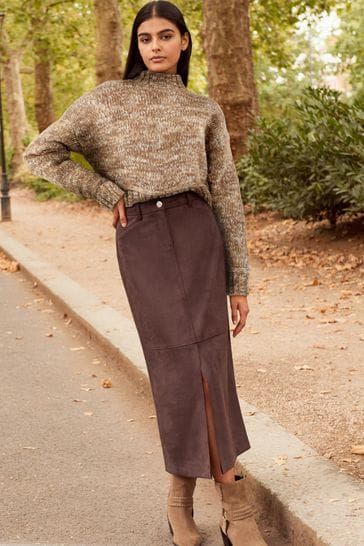 Kate Middleton's new long suede skirt is our #1 winter wardrobe staple | Woman & Home Brown Skirt Outfit, Autumn Sewing, Minimalist Winter Outfit, Long Brown Skirt, Brown Suede Skirt, Brown Pencil Skirt, Suede Pencil Skirt, Midi Skirt Outfit, Pencil Skirt Outfits