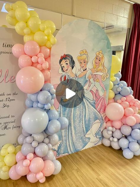 Disney Princess Balloon Arch, Princess Balloon Arch, Princess Balloon Decorations, Kids Table Decor, Princess Balloon, Princess Balloons, Baby Birthday Decorations, Princess Party Decorations, Balloon Installation