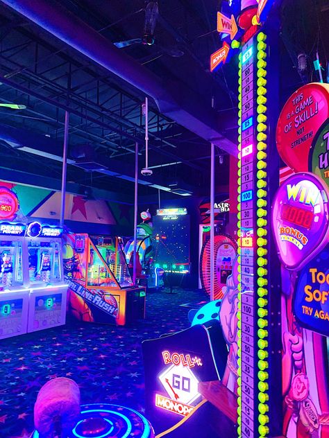 2000s Arcade, 80s Arcade Aesthetic, Deadpool Oc, Arcade Background, Arcade Floor, 80s Arcade, 80s Synth, Arcade Room, Nostalgic Pictures