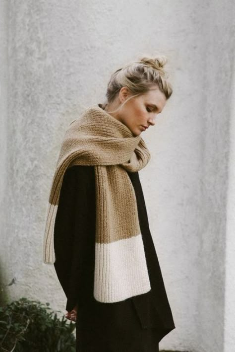 12 Amazingly Soft Scarves You Have To Wear This Winter - Society19 Knit Scarf Outfit, Essential Fashion Pieces, Scarf Aesthetic, Charlotte Simone, Knitting Scarf, Cable Knit Scarf, Crochet Knit Hat, Scarf Outfit, Scarf Knitting Patterns