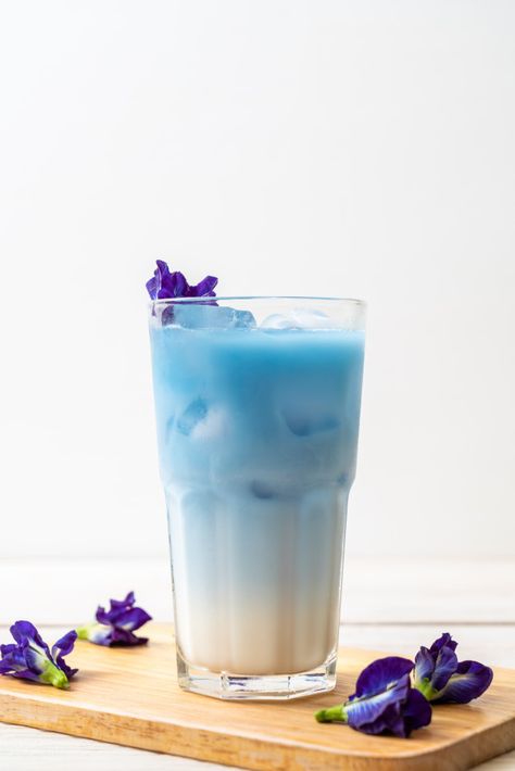 Butterfly pea juice with milk Premium Ph... | Premium Photo #Freepik #photo #flower #food #floral #summer Photo Butterfly, Ideas For Cafe, Creative Photography Logo, Studio Product Photography, Mlem Mlem, About Butterfly, Butterfly Pea Flower, Butterfly Pea, Photography Logo Design