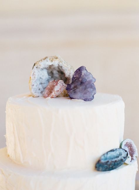 boticelli-wedding-cake topper Geode Wedding Theme, Crystal Themed Wedding, Amethyst Cake, Geology Cake, Workshop Photoshoot, Geology Wedding, Geode Candle Holder, Geode Cakes, Modern Cake Toppers