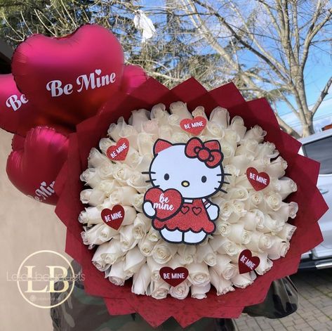 Hello Kitty Rose Bouquet, Quince Surprise Gift Ideas, Valentine Ramos, Valentines Ramo, Hello Kitty Flower Bouquet, Flower Bouquet Graduation, Eternal Flower Bouquet, Hello Kitty Bouquet, Hello Kitty Guitar