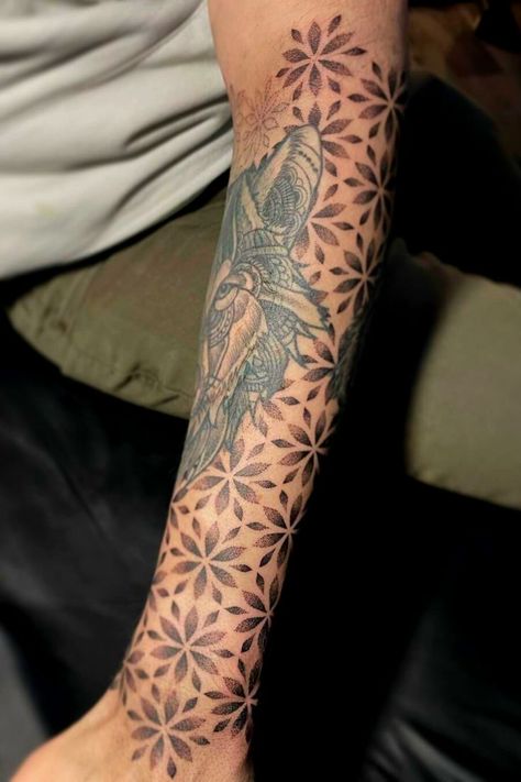 Tattooed Baddie, Sleeve Gap Fillers Tattoo Ideas, Filler Tattoo Designs, Traditional Tattoo Filler, Tattoo Filler Ideas, Gap Filler Tattoo, Tattoo Fillers, Filler Tattoos, Sleeve Filler