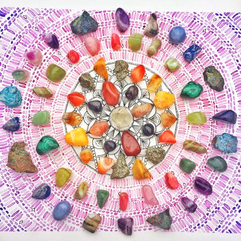 How to Make Your Own Crystal Grid ... Grids Layout, Energy Muse, Fear Of Flying, Reiki Symbols, Crystal Guide, Grid Layouts, Crystal Magic, Les Chakras, Power Crystals