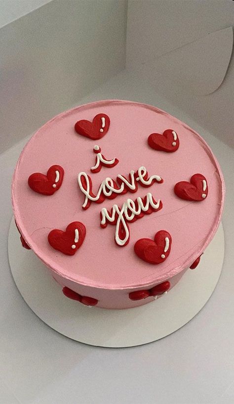 Love Cakes Romantic, Unique Red Velvet Cake, Valentines Themed Cake, Cake Valentines Day Ideas, Cake For Valentines Day Ideas, Round Valentines Cake, Heart Cake Decor, Cake Decorating Valentines Day, Valentines Day Cake Ideas Creative