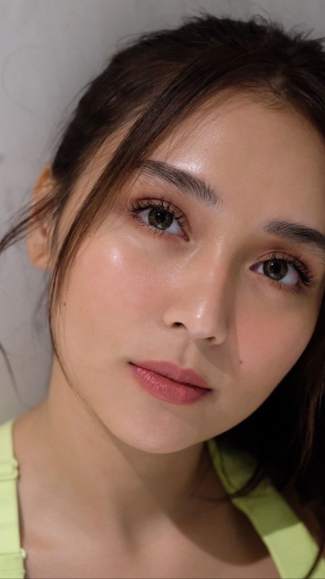 Fresh Makeup Look For Graduation, Korean Fresh Makeup Look, Natural Asian Makeup Looks, Fresh Make Up Look For Graduation, Kathryn Bernardo Make Up, Graduation Make Up Look For Filipina, Graduation Simple Makeup, Simple Graduation Makeup, Glass Skin Makeup Look