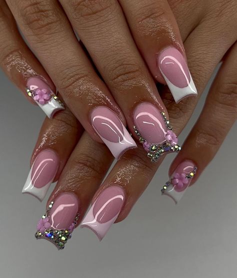 Pink Diamond Nails Rhinestones, Gel X Nail Designs With Charms, Pink And Gold Acrylic Nails Designs, Cute Pink Birthday Nails, Pink Nails With Charms, Sweet 16 Nail Ideas, Pink And Gold Nails, 21st Birthday Nails, Disney Acrylic Nails