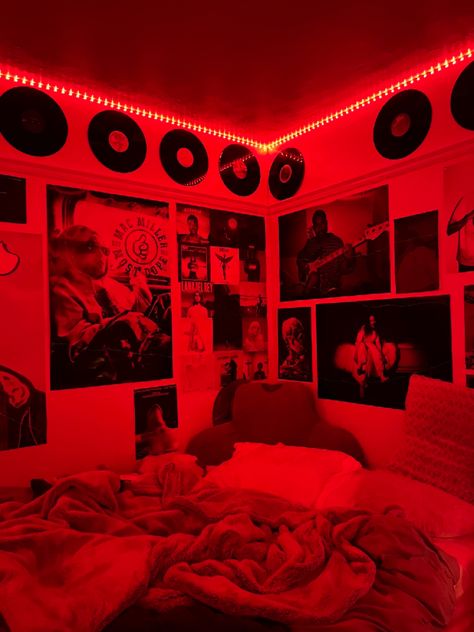 Grunge Room Led Lights, 80s Aesthetic Bedroom Decor, Red Themed Room Aesthetic, Room Ideas Tomboy, Tomboy Bedroom Ideas, Retro Room Decor 80s, Horror Bedroom Aesthetic, Red And Black Room Ideas, Red And Black Room Aesthetic