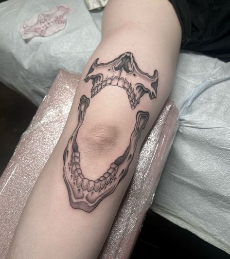 Jackson Henry (@jxksxn) • Instagram photos and videos Jaw Elbow Tattoo, Human Jaw Tattoo, Crocodile Skull Tattoo, Skull Jaw Tattoo, Jaw Bone Tattoo, Jawbone Tattoo, Skull Jaw, Jaw Tattoo, Tattoo Side