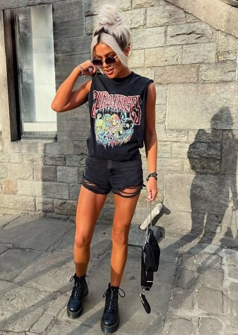 Biker Babe Outfit, Rock Festival Outfit, Biker Chick Outfit, Chick Outfit, Concert Wear, Concert Outfit Summer, Look Festival, Biker Babe, Summer Festival Outfit