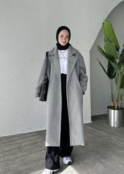 Hijabi Fashion Winter, Hijabi Winter Outfits, Grey Coat Outfit, Winter Long Coat, Modest Winter Outfits, Long Coat Outfit, Modest Casual Outfits, Gray Coat, Muslim Outfits Casual