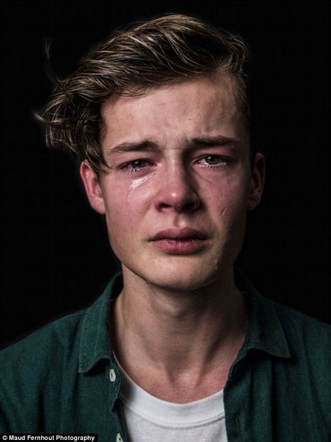 What sadness and joy REALLY look like: Photographer captures men crying and women laughing as she claims both sexes 'suppress' their emotions | Daily Mail Online Cute Disney Quotes, Expressions Photography, Crying Face, Women Laughing, Face Drawing Reference, Intimate Photos, Drawing Expressions, Face Reference, Face Photography