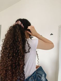 Waist Length Curly Hair, Indian Wavy Hair, Curly Hair Care Products, Hairstyle For Curly Hair, Fluffy Curly Hair, Long Natural Curly Hair, Cabello Afro Natural, High Pony, Curly Hair Photos