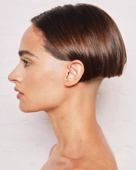 If you’re looking for a new and fun hairdo we have you covered! In this article, we will list a ton of cool, different, and unique types of looks. In ... Very Short Bob, Long Hair Cut Short, Shades Of Red Hair, Taper Fade Haircut, Really Short Hair, Short Brown Hair, Lob Haircut, Haircut Inspiration, Have Inspiration