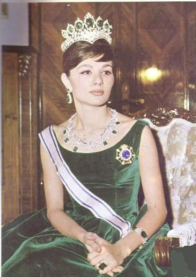 Empress Farah Pahlavi of iran. Empress Farah, Farah Pahlavi, Pahlavi Dynasty, Farah Diba, The Shah Of Iran, Royal Crowns, Royal Tiaras, Royal Jewels, Royal Jewelry