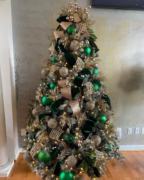 Emerald Green Christmas Pictures, Green Decorations Christmas Tree, Emerald Green Christmas Ornaments, Flocked Tree With Green Decor, Christmas Decor Gold And Green, Green N Gold Christmas Tree, Christmas Green Tree Ideas, Christmas Tree Ideas Emerald Green, Green Gold Black Christmas Tree