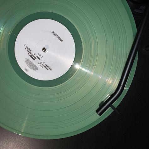 Green Vinyl Aesthetic, Vinyl Record Aesthetic, Vinyl Records Aesthetic, Record Player Aesthetic, Records Aesthetic, Green Aesthetic Tumblr, Green Gang, Cd Wall, Retro House