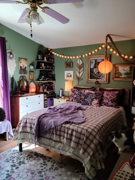 Bedroom Inspo Boho, Aesthetic Rooms Ideas, Wallpaper Bedroom Aesthetic, Aesthetic Bedroom Design, Gardener Aesthetic, Decor Room Ideas, Garden Tattoos, Tattoo Garden, Gardening Aesthetic