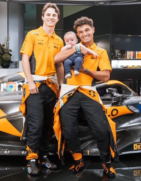 Lando Norris With Kids, F1 Mclaren, Mclaren Formula 1, Mclaren Cars, F1 Car, Oscar Piastri, F1 Cars, Mc Laren, Formula Racing