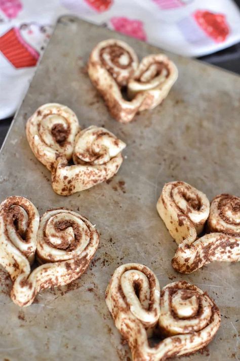 Heart Shaped Treats For Valentines Day, Valentines Themed Breakfast, Valentine’s Day Cinnamon Rolls, Heart Shaped Conchas, Galentines Dinner Menu Ideas, Heart Shaped Rolls, Heart Shaped Breakfast, Valentines At Home, Heart Shaped Cinnamon Rolls