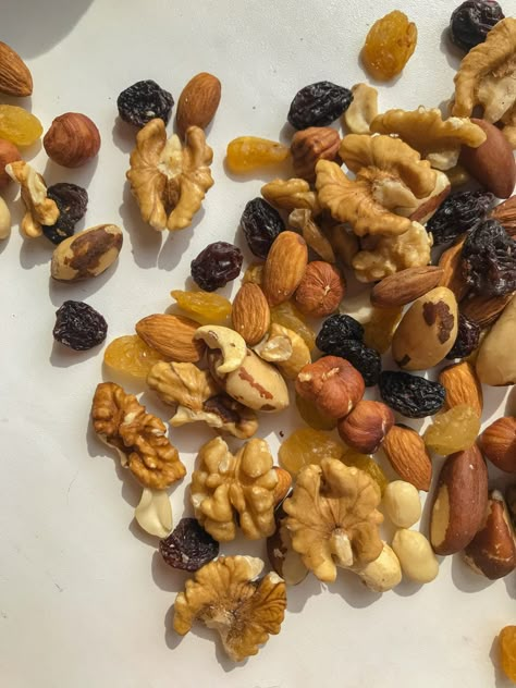 Nuts And Seeds Aesthetic, Walnut Aesthetic Nut, Nuts Aesthetic Food, Nut Aesthetic, Mya Aesthetic, Aesthetic Cereal, Nuts Aesthetic, Healthy Food To Eat, Yummy Bowl