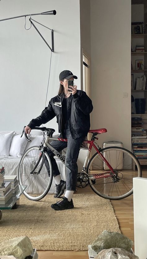 Biking Outfit Aesthetic, Bicycle Outfits For Women, Commuter Bike Style, Cyclist Outfit, Urban Bike Style, Best Road Bike, Cycling Girl, Urban Bicycle, Bike Aesthetic