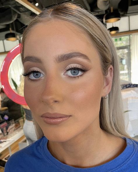 Make Up Looks For Blue Eyes Blondes, Worst Makeup Looks, Prom Makeup Inspo Green Eyes, Gold Bridal Makeup For Blue Eyes, Bridesmaid Eye Makeup Blue Eyes, Bridesmaid Make Up Natural Blue Eyes, Prom Makeup No Lashes, Bridal Makeup For Big Eyes, Natural Makeup Prom Looks