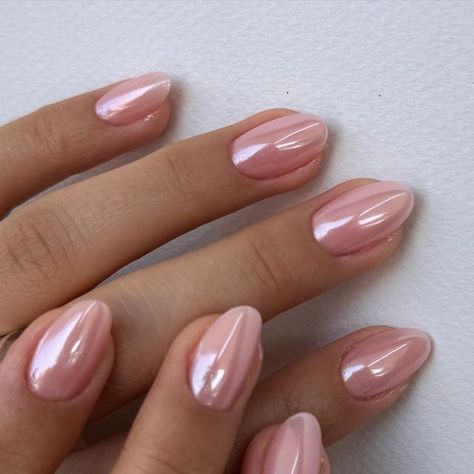 ALBA on Instagram: "CRYSTAL CHROME on different lighting… @blueskykosova 🧚‍♀️" Cute Nails Polish, Pearly Pink Chrome Nails, Nails To Have When You Get Engaged, Satin Pink Nails, Bubblegum Chrome Nails, Nails Cool Girl, Ref Nails Ideas, Rose Gold Chrome Nails Almond, Light Pink And Chrome Nails