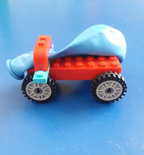 Lego Repurpose, Lego Balloons, Vetenskapliga Experiment, Uppfostra Barn, Lego Crafts, Lego Auto, Balloon Cars, Lego Challenge, Lego Club