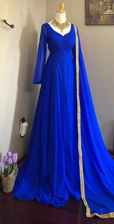 Designer Dresses Elegant, Trendy Outfits Indian, Minimalist Dress, Simple Frocks, Desi Fits, Dress Minimalist, Anarkali Dress Pattern, Net Dress