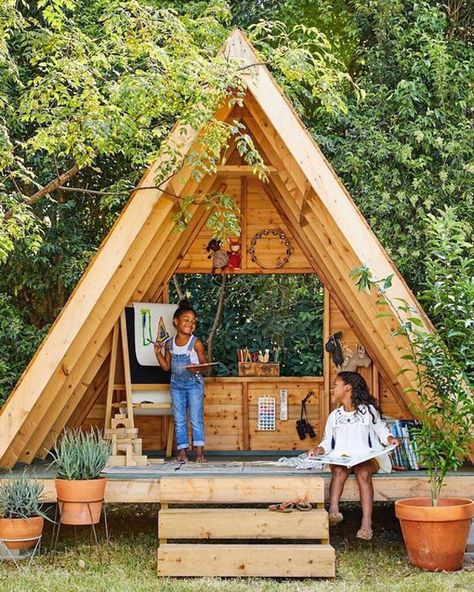 42 Coziest Outdoor Reading Nook Ideas For Your Relaxing | Home Design And Interior A Frame Playhouse, Tree House Diy, Diy Playhouse, Backyard Playhouse, نباتات منزلية, Outdoor Play Areas, Tree House Designs, Outdoor Play Area, Playhouse Outdoor