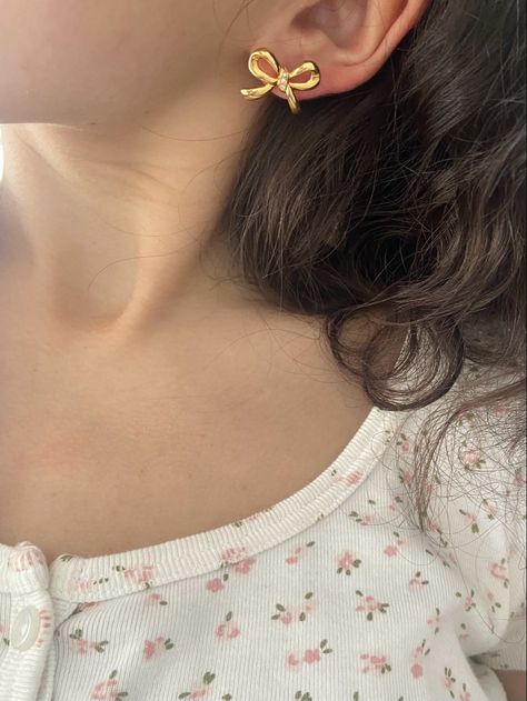 Bow Jewelry, Silver Bow, Classy Jewelry, Jewelry Essentials, Jewelry Lookbook, Earrings Cute, Earrings Women, Bow Earrings, Looks Chic