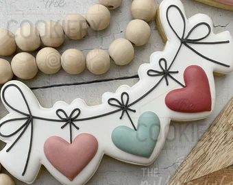 YolisYummiesSupplies - Etsy Valentines Cookie Decorating, Snowglobe Cookies, Valentines Cookie, Valentine Cookies Decorated, Cookies Valentines, Valentine Sugar Cookies, Valentine Garland, Valentines Cookies, Valentine Banner